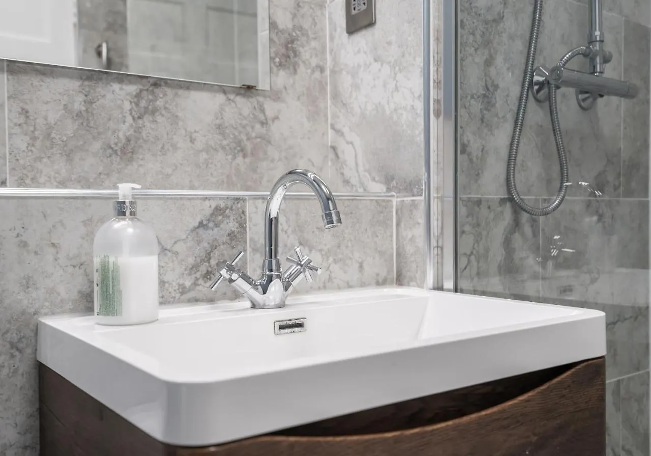 The St Patrick Square Residence Edinburgh Apartment